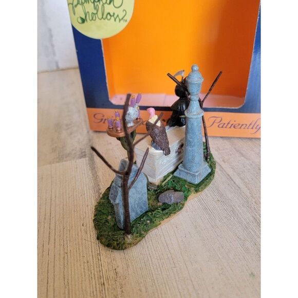 Grim Reaper Waits patiently 2006 Pumpkin Hollow Village accessory - Picture 5 of 9